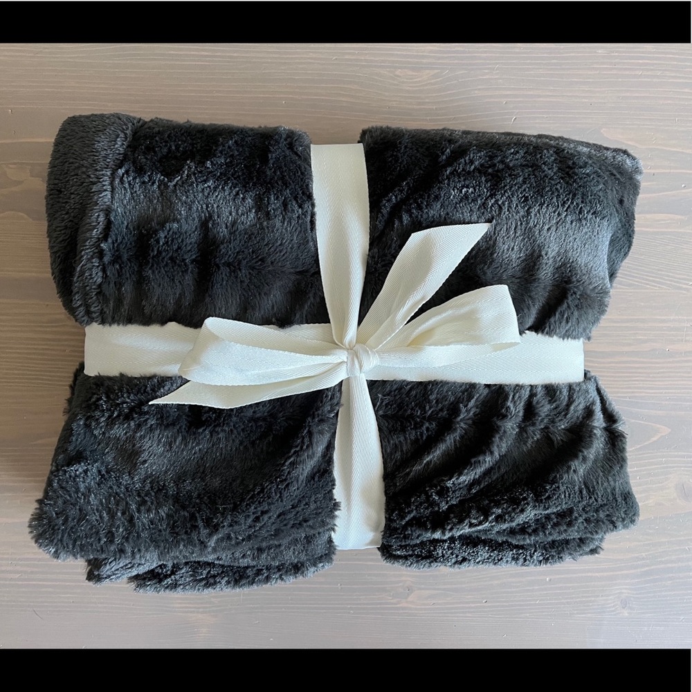 NWOT Indigo Faux Fur Blanket